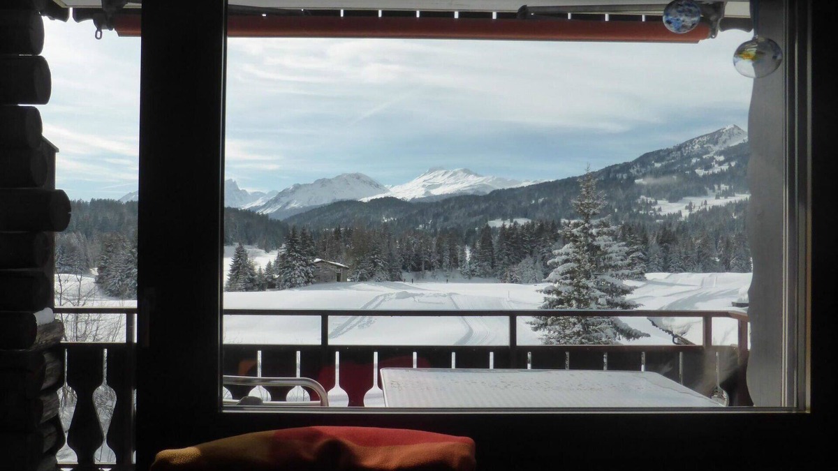 Valbella Apartment | Lovely apartment for 4 guests with WIFI, TV and balcony