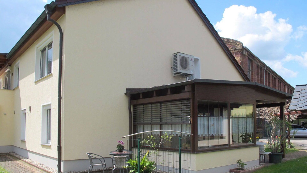 Eilenburg Apartment | Lovely apartment for 3 guests with WIFI, TV, patio and pets allowed