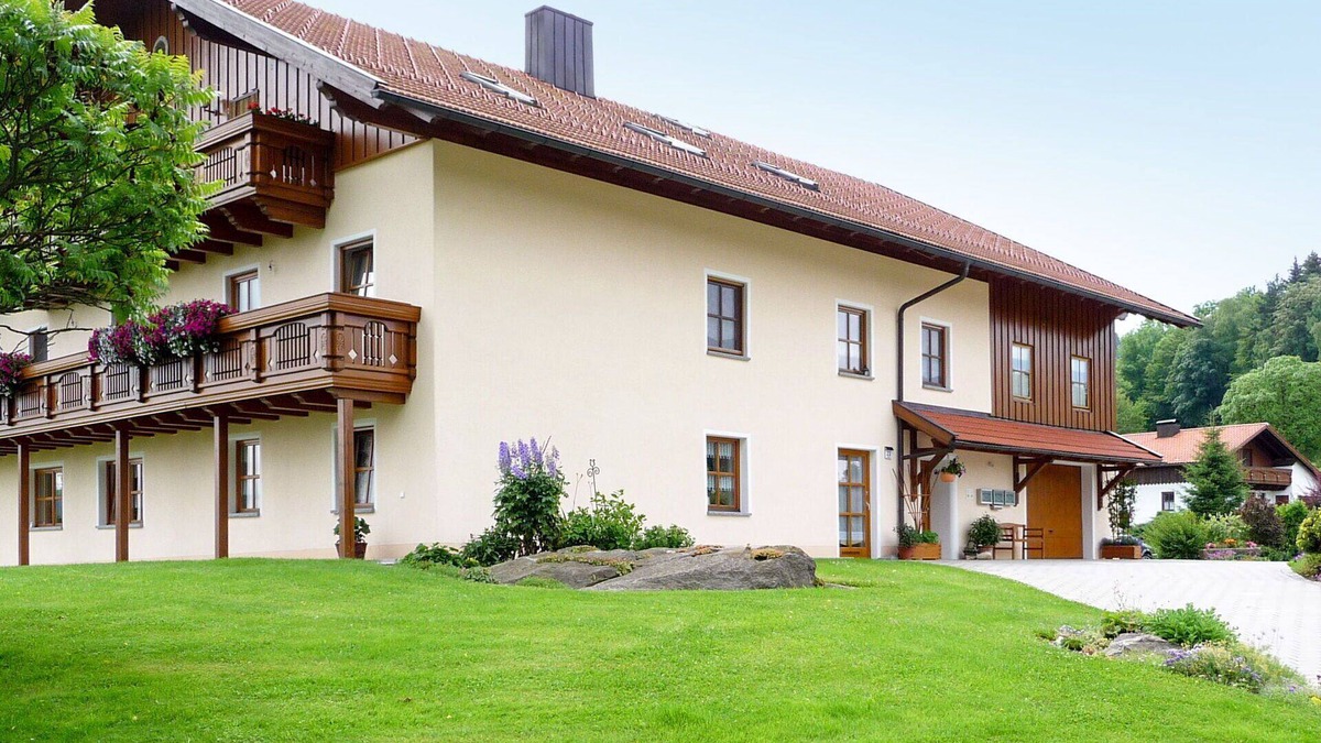 March Apartment | Lovely apartment for 8 people with WIFI, TV, patio and parking
