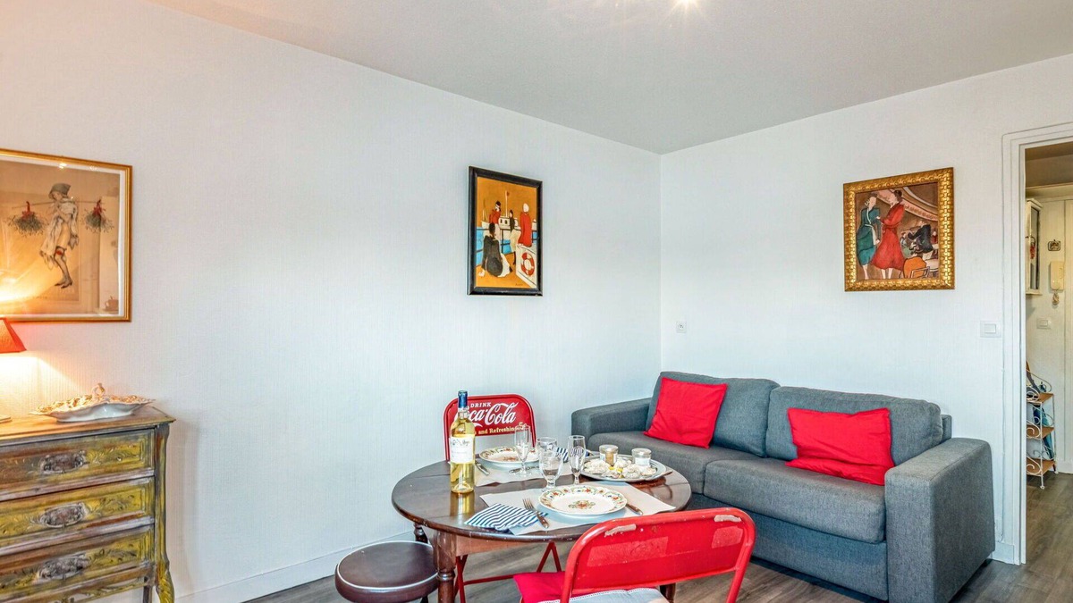 Morbihan Apartment | Lovely apartment for 2 people with WIFI, TV, pets allowed and parking