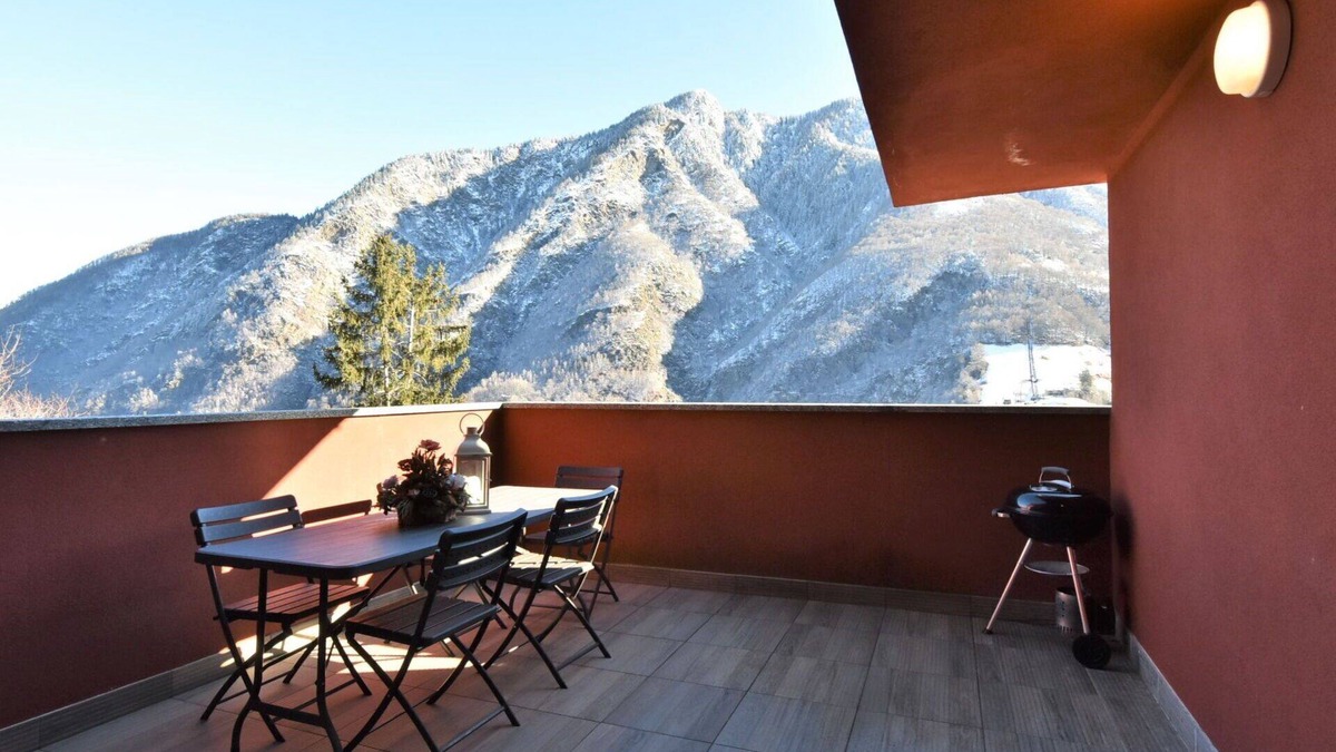 Pedesina Apartment | Lovely apartment for 5 people with WIFI, TV, terrace, pets allowed and parking