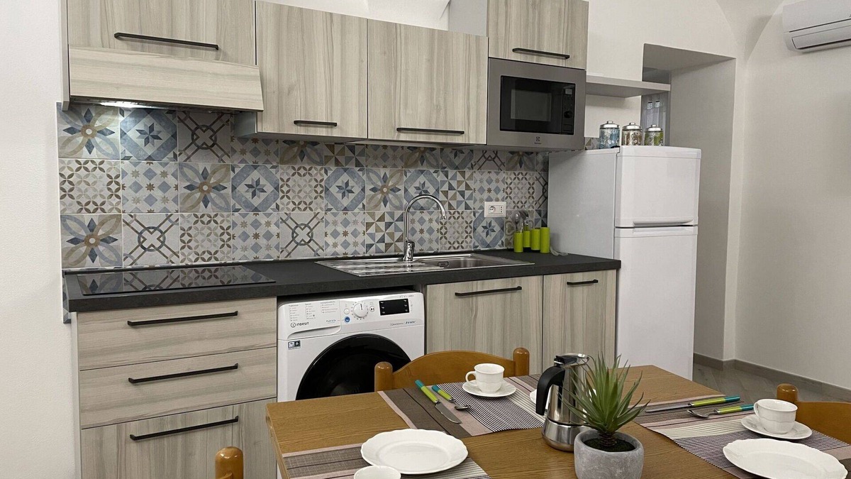 Spotorno Apartment | Lovely apartment for 8 guests with WIFI, A/C, TV and parking