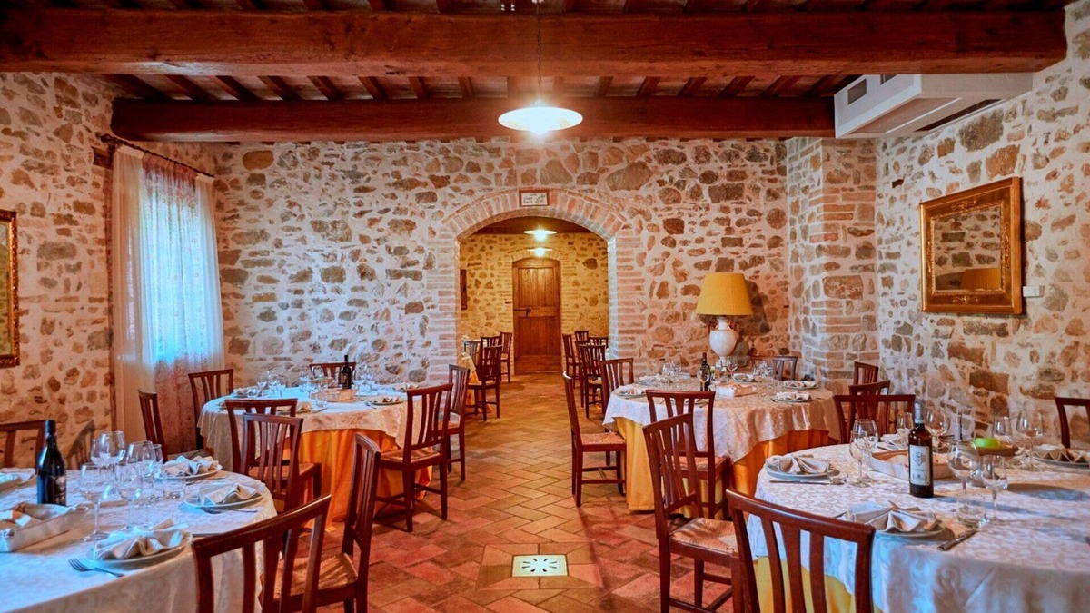 San Brizio Apartment | Lovely apartment for 5 guests with WIFI, pool, TV, pets allowed and parking, close to Spoleto