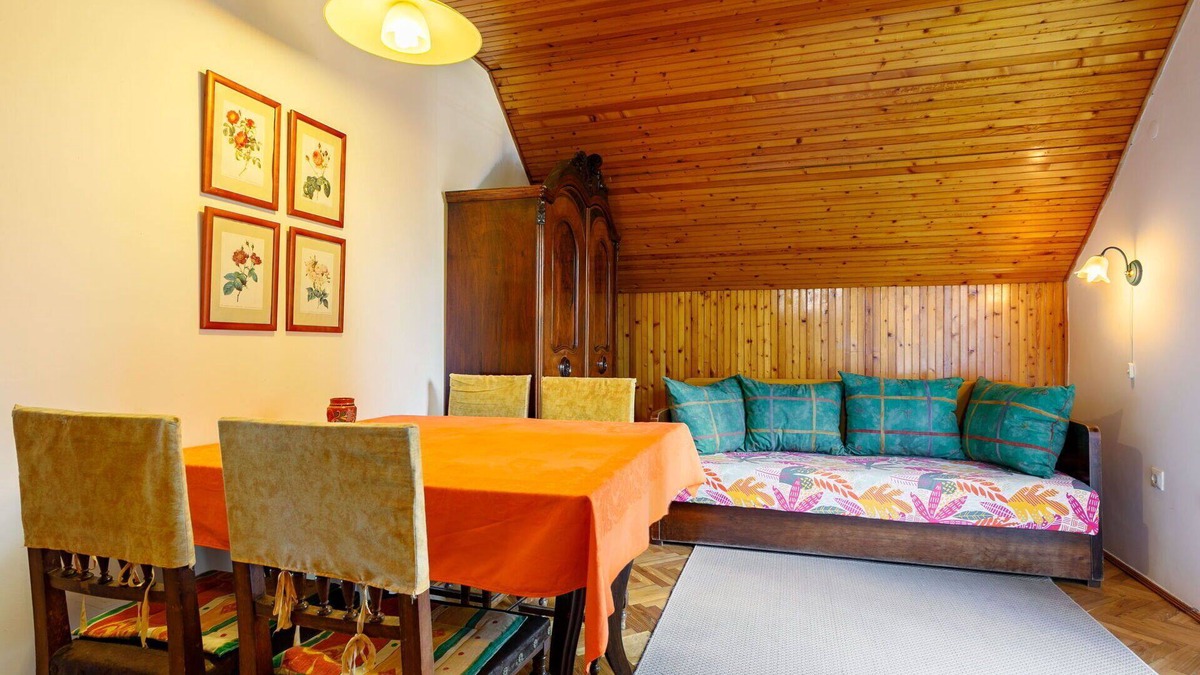Szantod Apartment | Lovely apartment for 4 people with WIFI, A/C, TV, terrace and parking