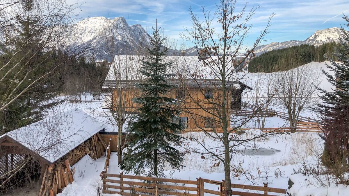 Bad Aussee Villa | Lovely apartment in villa for 2 people with WIFI, TV, patio, panoramic view and parking