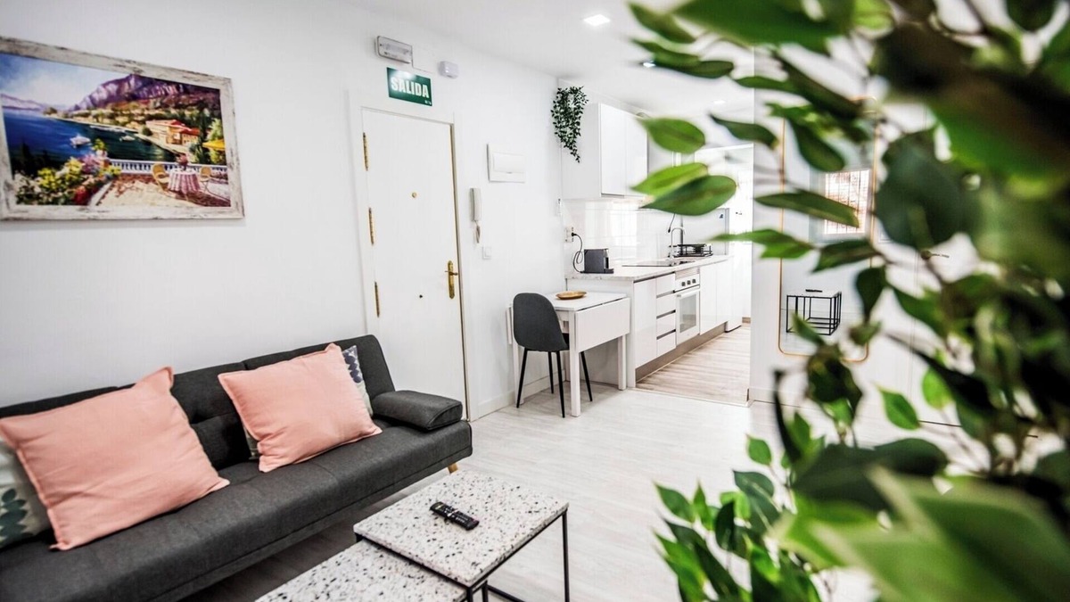 Timon Apartment | Lovely apartment in Barajas by beBalmy