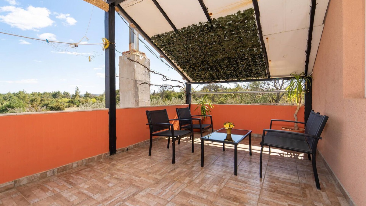 Donji Karin Apartment | Lovely apartment in Benkovac with WiFi