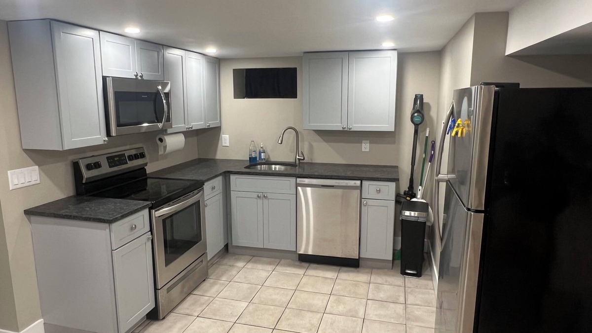 Plainedge Apartment | Lovely apartment in BethpagenLocated 5 minutes away from LIRR