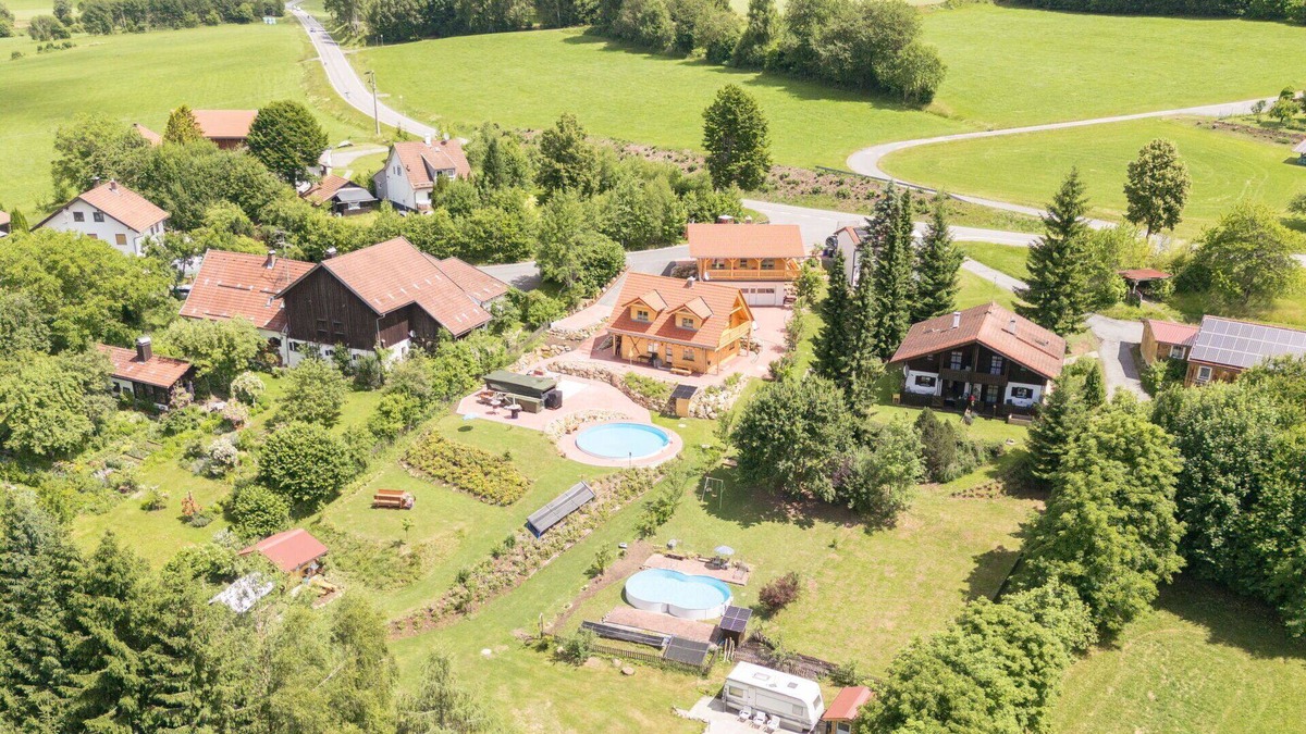 Eppenschlag House | Lovely apartment in villa for 4 guests with WIFI, pool, TV, patio and parking