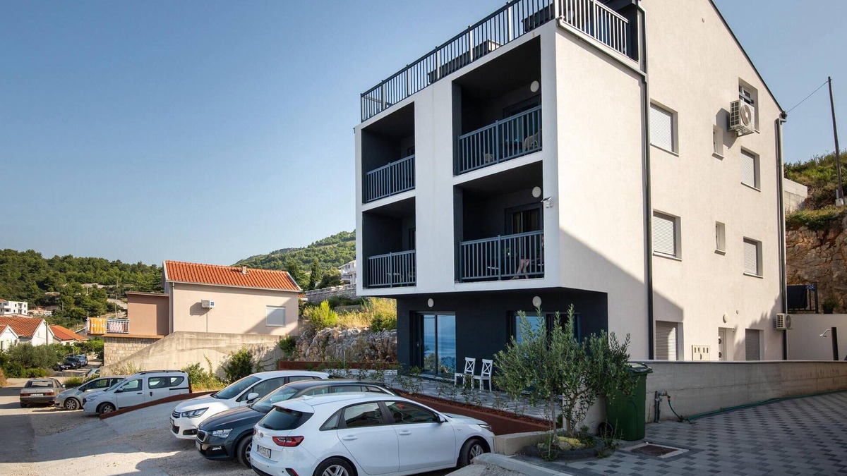 Komarna Apartment | Lovely apartment in Komarna with WiFi
