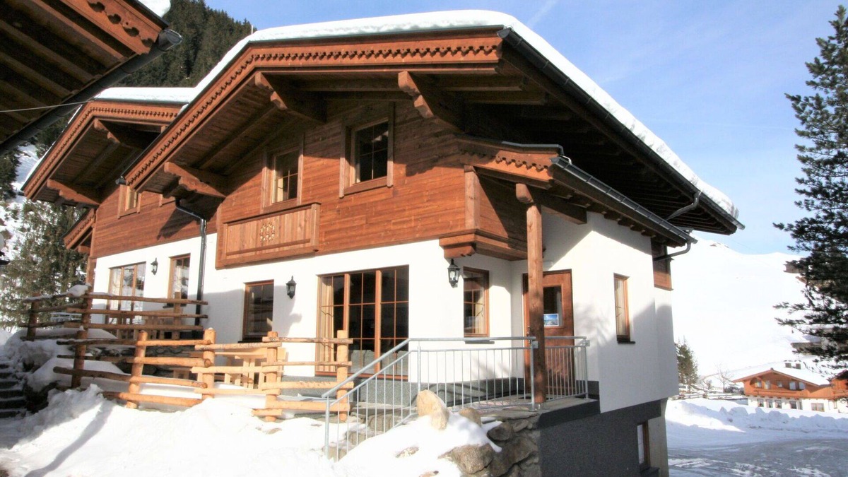Tux House | Lovely apartment in villa for 9 people with WIFI, TV and terrace