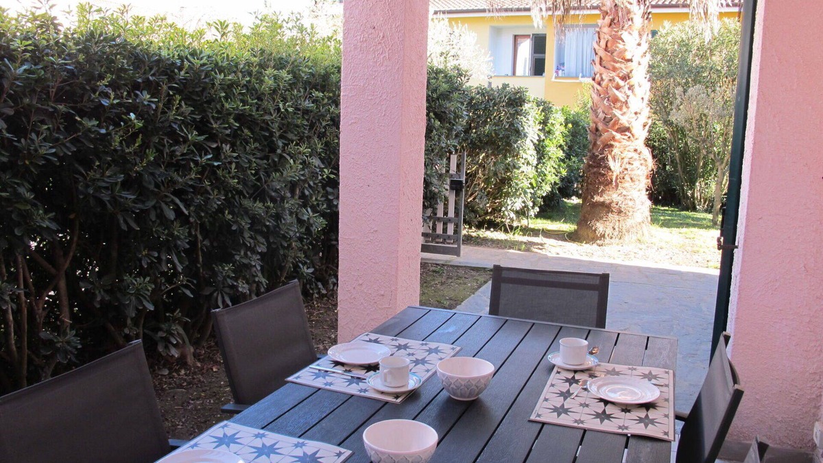 Ameglia House | Lovely apartment in villa with WIFI, TV, terrace, pets allowed and parking, close to La Spezia