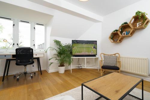 Victoria Apartment | Lovely Apartment in Victoria Park Village