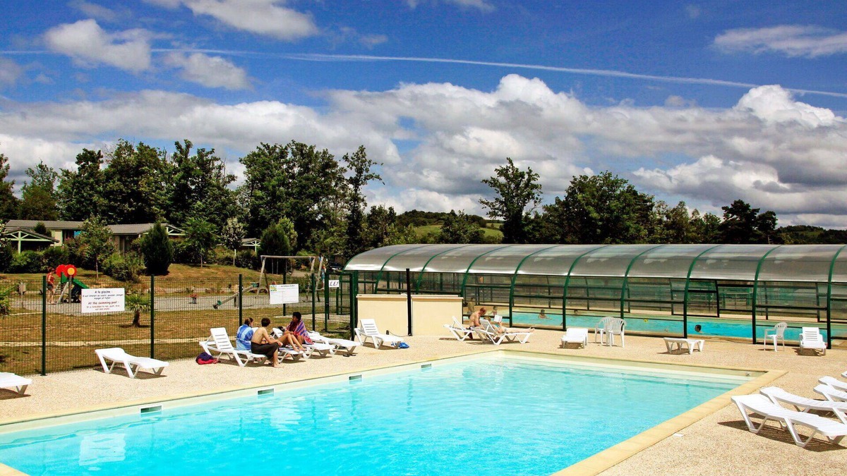 Beynat House | Lovely apartment in villa for 6 people with WIFI, pool, TV, terrace, pets allowed and parking