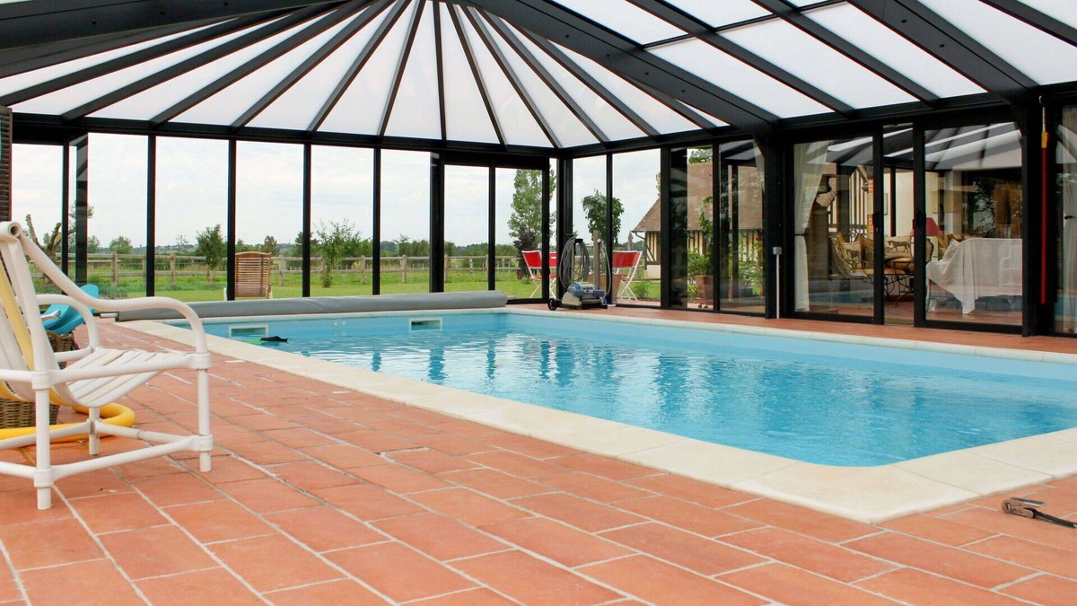 Corbon House | Lovely apartment in villa for 3 guests with WIFI, pool, TV, patio, pets allowed and parking