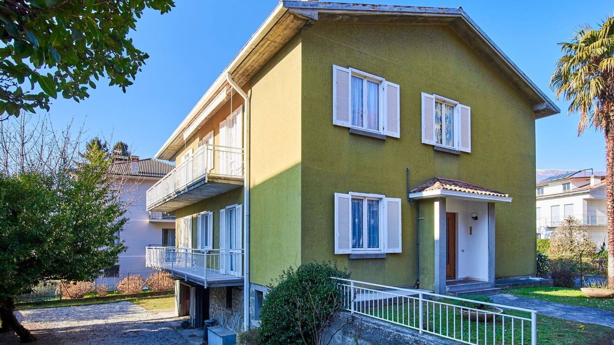 Dervio House | Lovely apartment in villa for 16 people with WIFI, TV, balcony, pets allowed and parking
