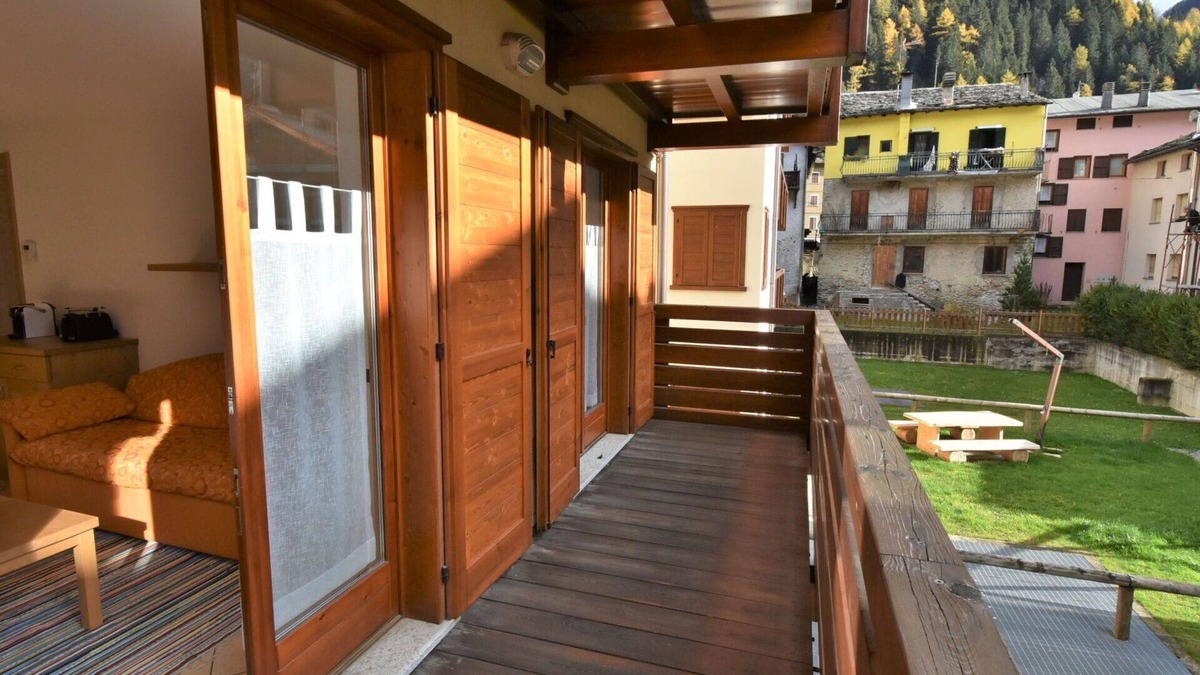 Campodolcino Apartment | Lovely apartment for 4 guests with WIFI, TV, terrace, pets allowed and parking