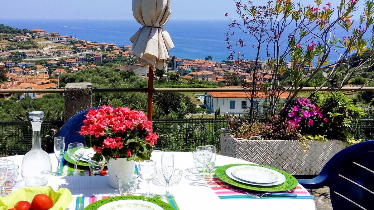 Costarainera Apartment | Lovely apartment for 6 people with WIFI, TV, terrace and pets allowed