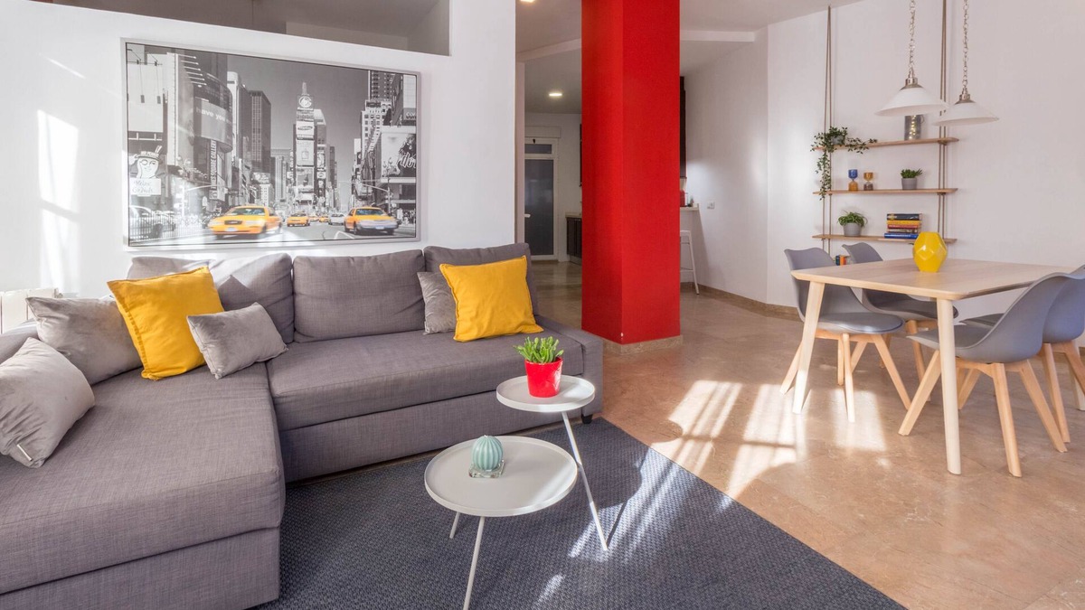 Barrio del Carmen Apartment | LOVELY APARTMENT SERRANOS TOWERS