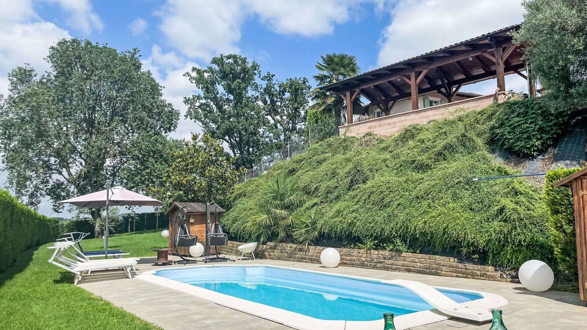 Portacomaro Apartment | Lovely apartment with WIFI, pool, A/C, terrace, pets allowed, panoramic view and parking