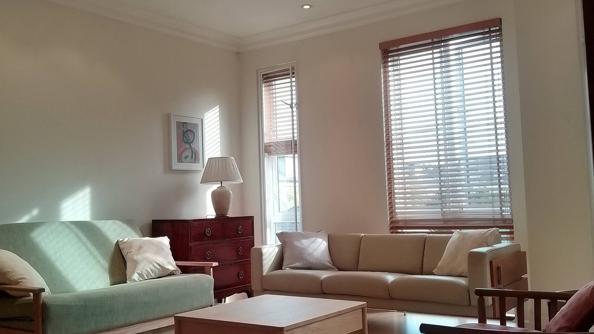 Chiswick Riverside Apartment | Lovely apartment with underground parking + balcony in Kew, Richmond London