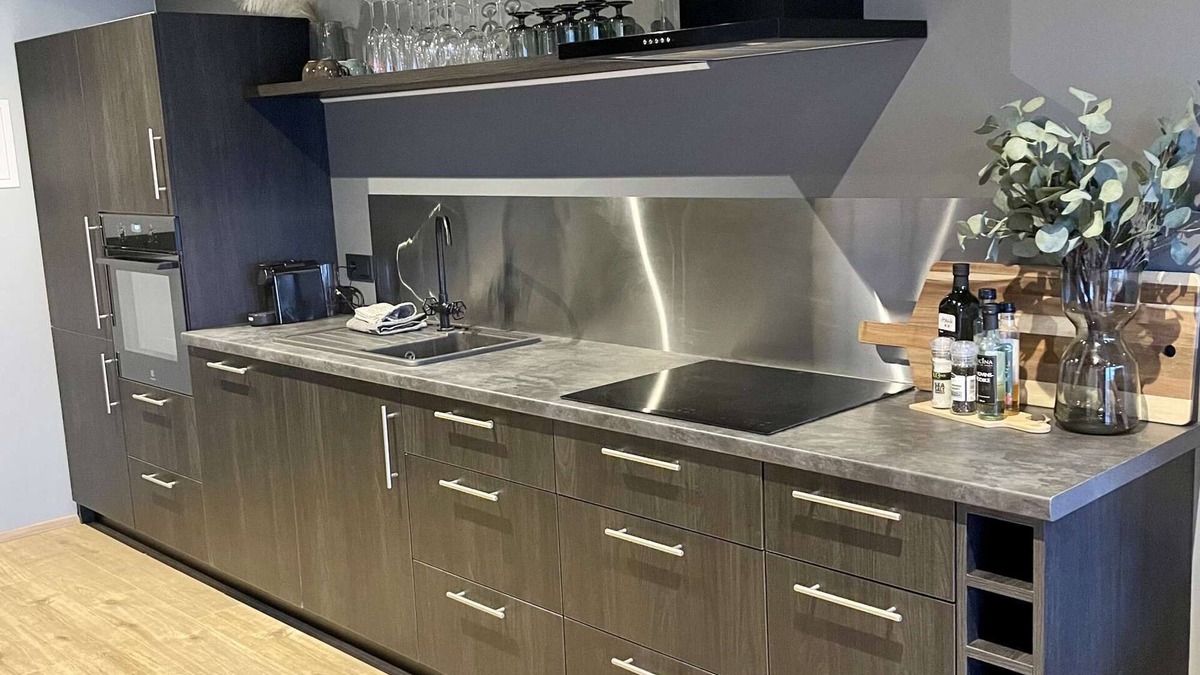 Oddeyrin Apartment | Lovely apartment with hot tub access