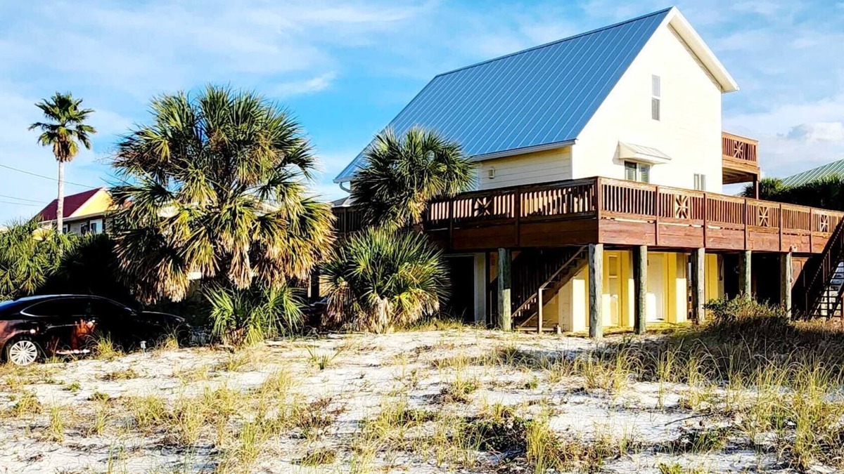 Toilla Segunda House | Lovely Beach Getaway ~ Steps To The Beach ~ The Perfect Family Escape!