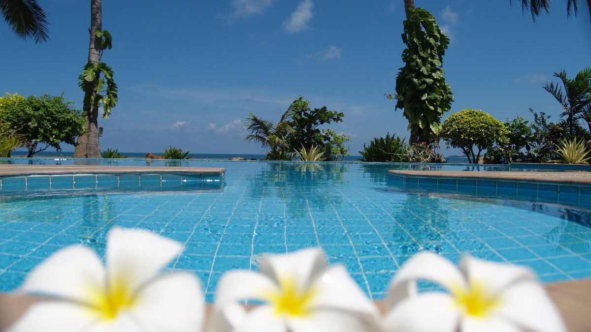 Thong Krut Villa | Lovely beachfront 2 bedroom villa