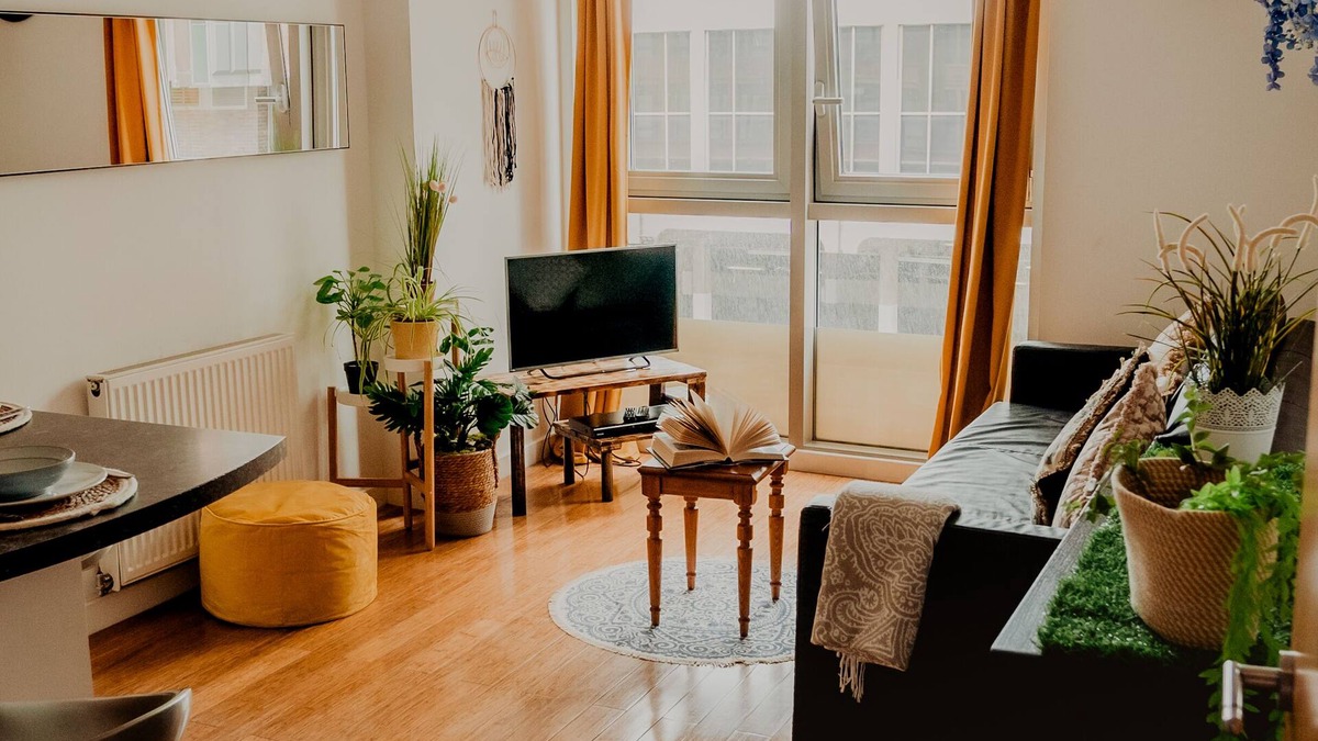 City Centre Glasgow Apartment | Lovely Bohemian Apartment in Heart of City Life