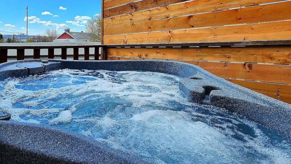 Quartier 5-4 Apartment | Lovely Boho Spa Sauna AC and Free Parking