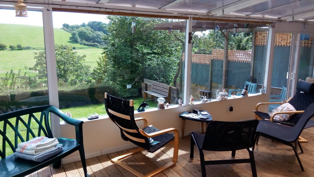 Brading Apartment | Lovely Bright Garden Apartment With WiFi & Spa overlooking RSPB reserve. Brading