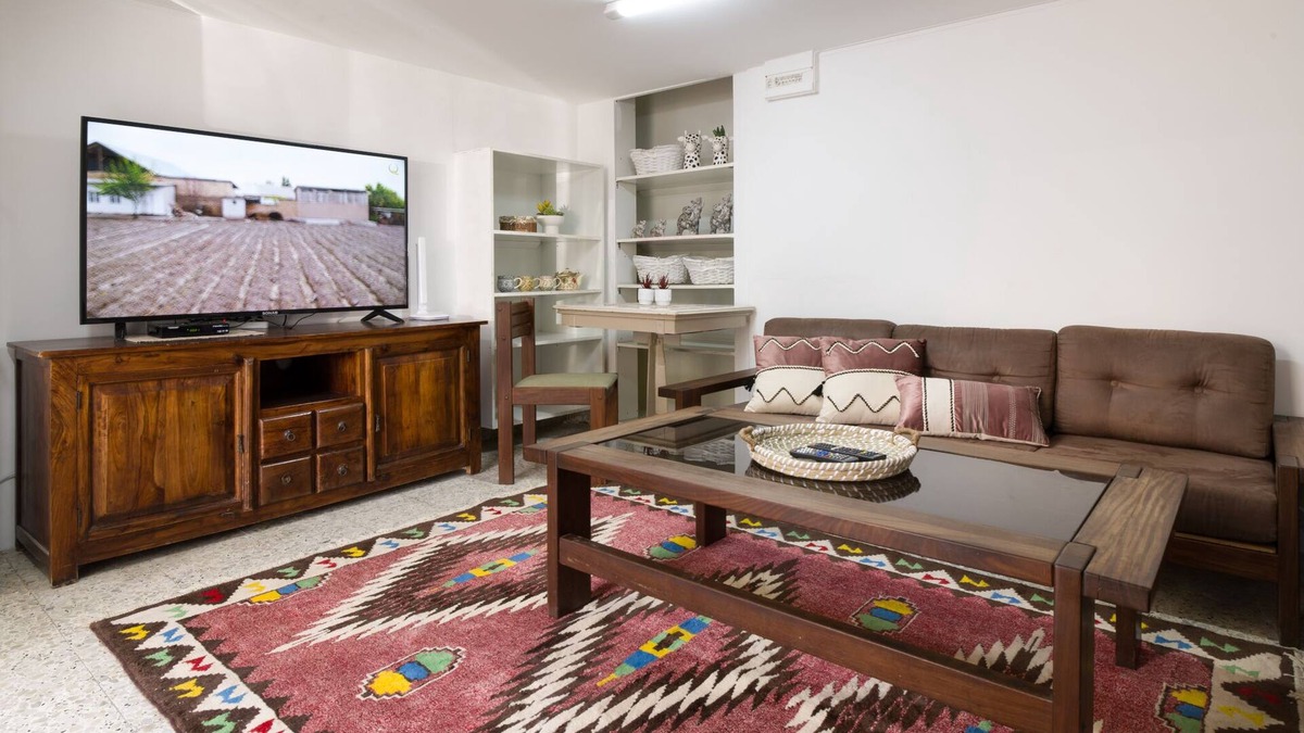 Haifa Apartment | Lovely & Budget apartment at the Center, gardens & German colony