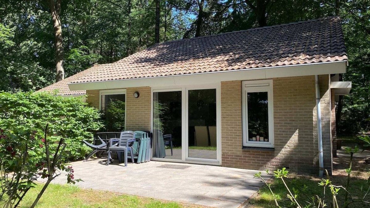 Garderen House | Lovely Bungalow (C13) on a small wooded park