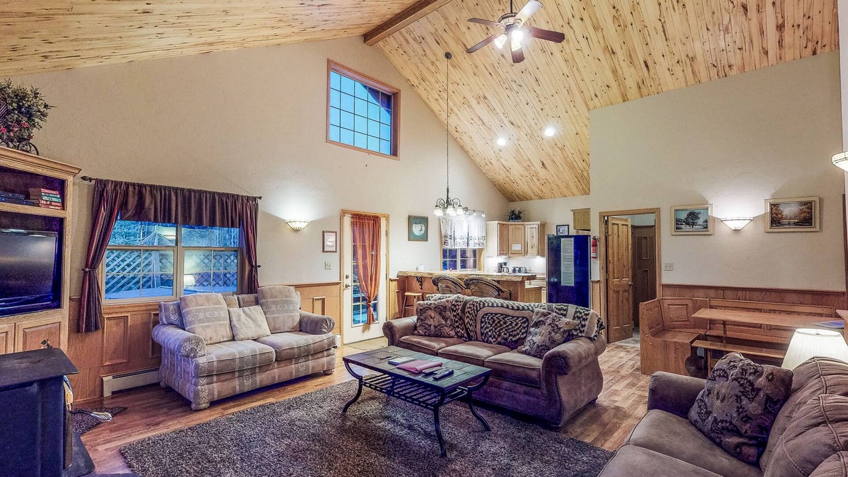 South Fork Cabin | Lovely cabin on pond with balcony, outdoor fire, and private hot tub