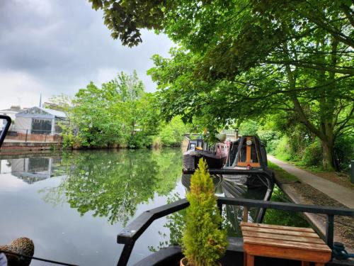 Westbourne Green Boat Rental | Lovely Canal Boat in Little Venice for Family & Friends