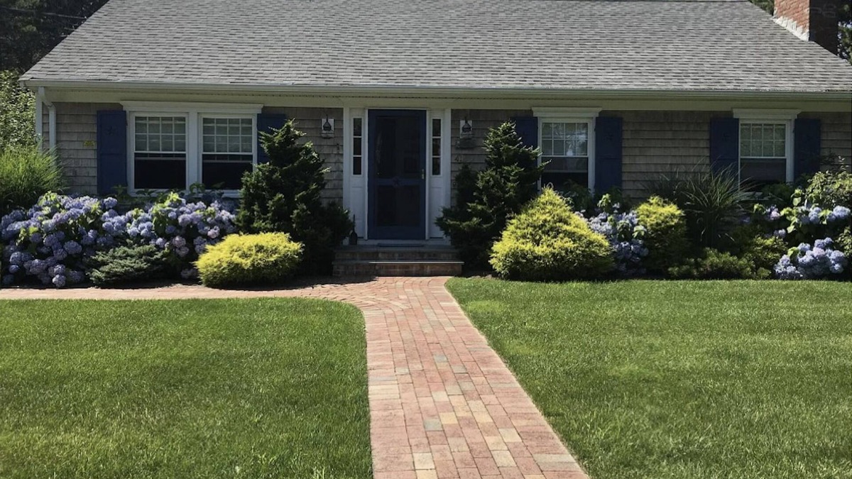 South Chatham House | Lovely Cape Cottage Home < 1 mile to the beach!