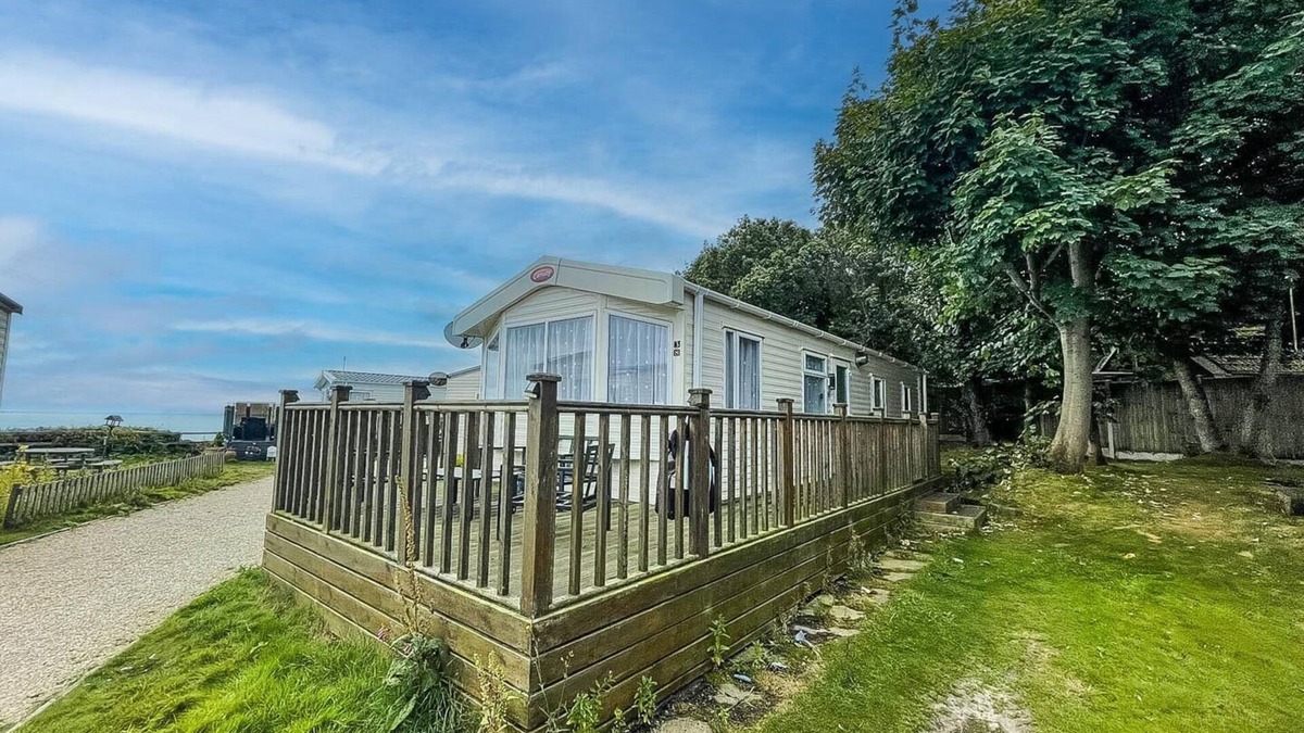 Corton House | Lovely caravan at Azure Seas nearby the beautiful beach ref 32038AZ