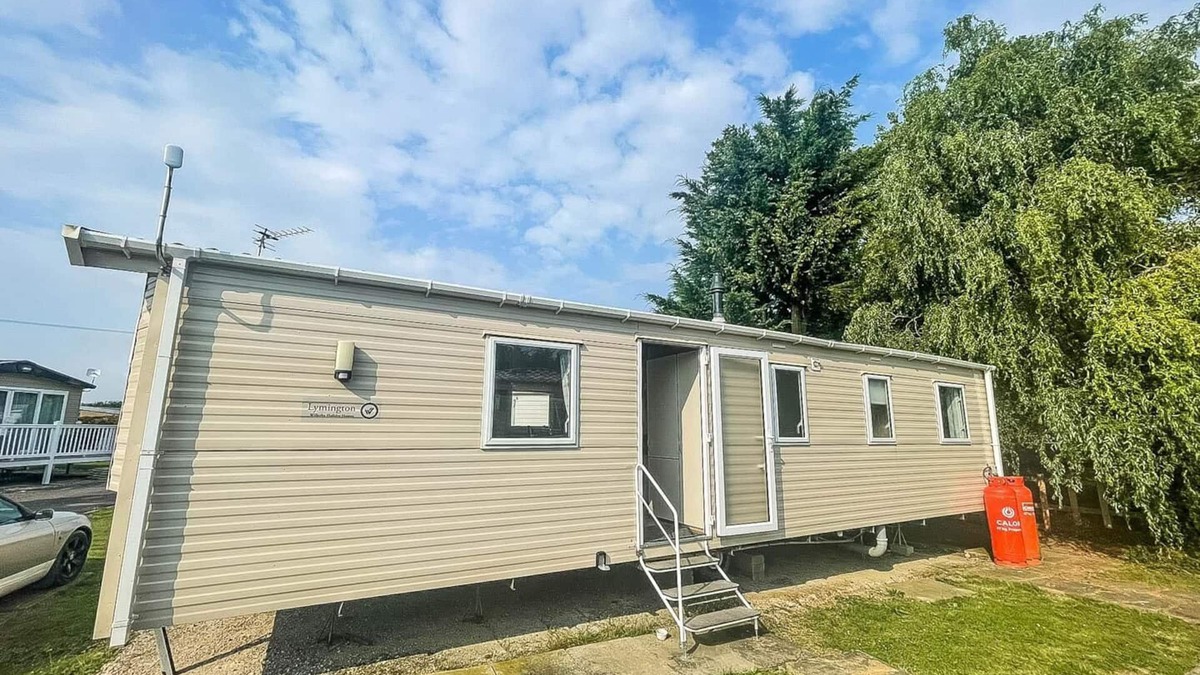 Beckingham House | Lovely caravan with free WiFi at Steeple Bay Holiday Park ref 36058B