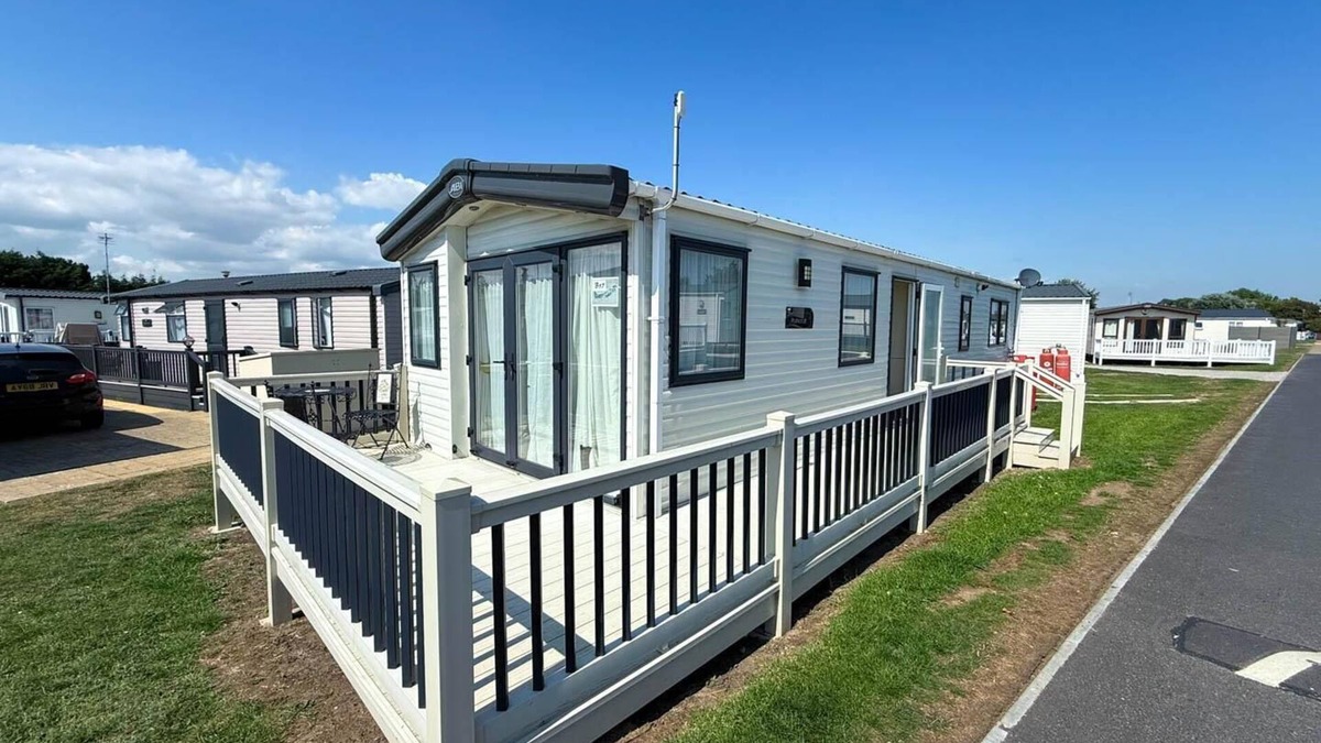 Felixstowe House | Lovely caravan with decking at Suffolk Sands Holiday Park ref 45017B
