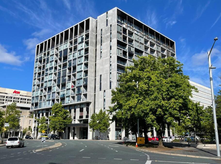 City West Apartment | Lovely CBD two bedroom apartment free parking