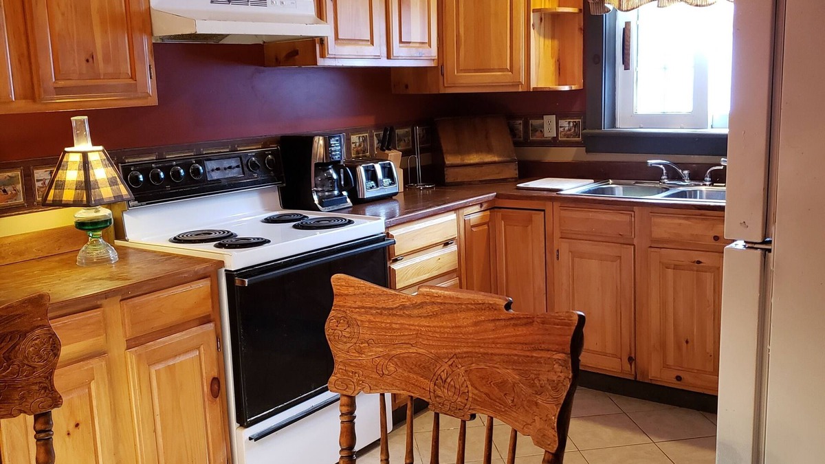 Warrensburg House | LOVELY/CENTRALLY LOCATED/GROUND FLOOR APARTMENT