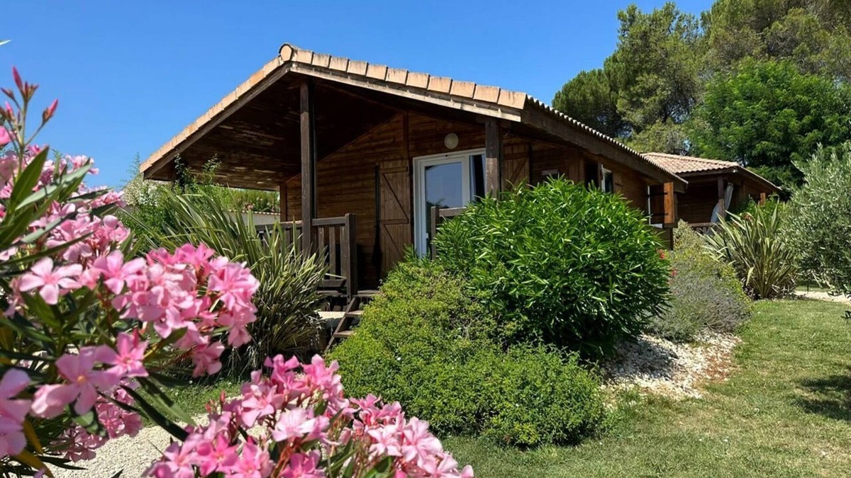 Ruoms Ski Chalet | Lovely chalet in Ruoms, pool, Via Ardèche, air-conditioned, 10 min from Vallon