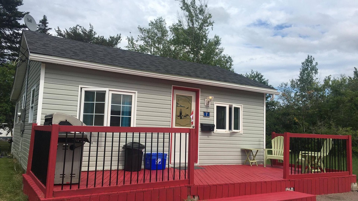 Pointe-du-Chene Ski Chalet | Lovely chalet near the beach!
