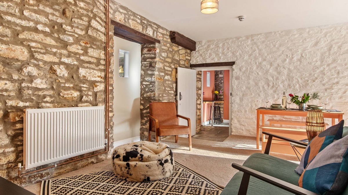 Llanddowror Cottage | Lovely Coach house with 2 bedrooms and garden, with lovely restaurant on site