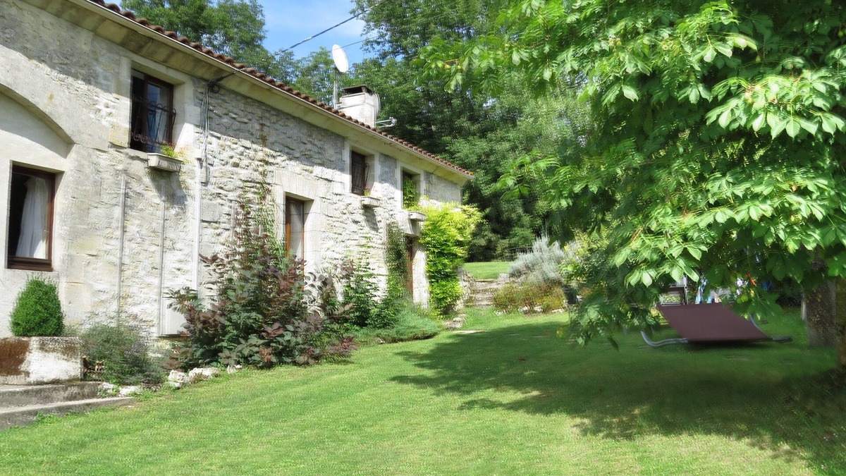 La Rochebeaucourt-et-Argentine Cottage | Lovely complex of 5 gites,10 acres- heated pool, games room, fishing lake.