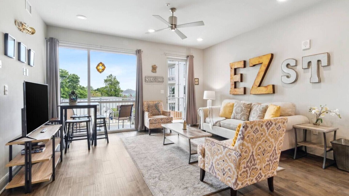 Saint Claude Condo | Lovely Condo in the Bywater. Great Nola Location!