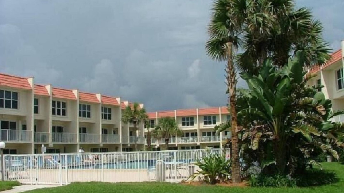St. Augustine Beach Condo | Lovely Condo On The Beach With Pool And Ocean View - Newly Furnished