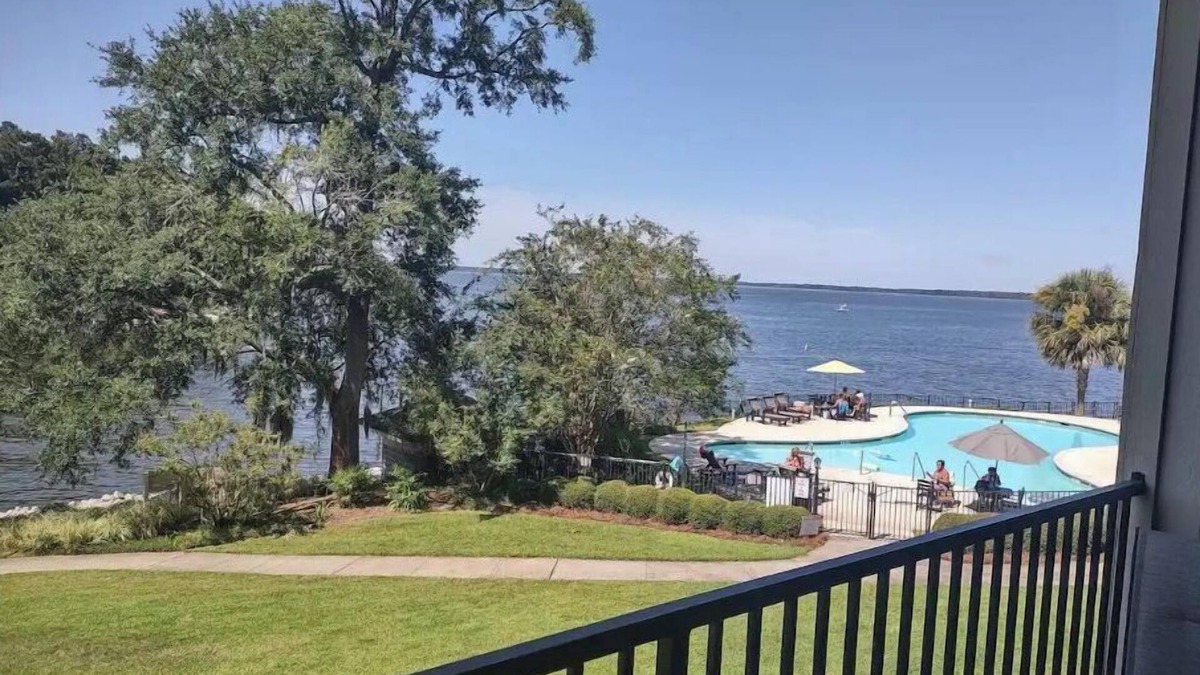 Santee Condo | Lovely Condo w/pool, balcony, and lakeside view!