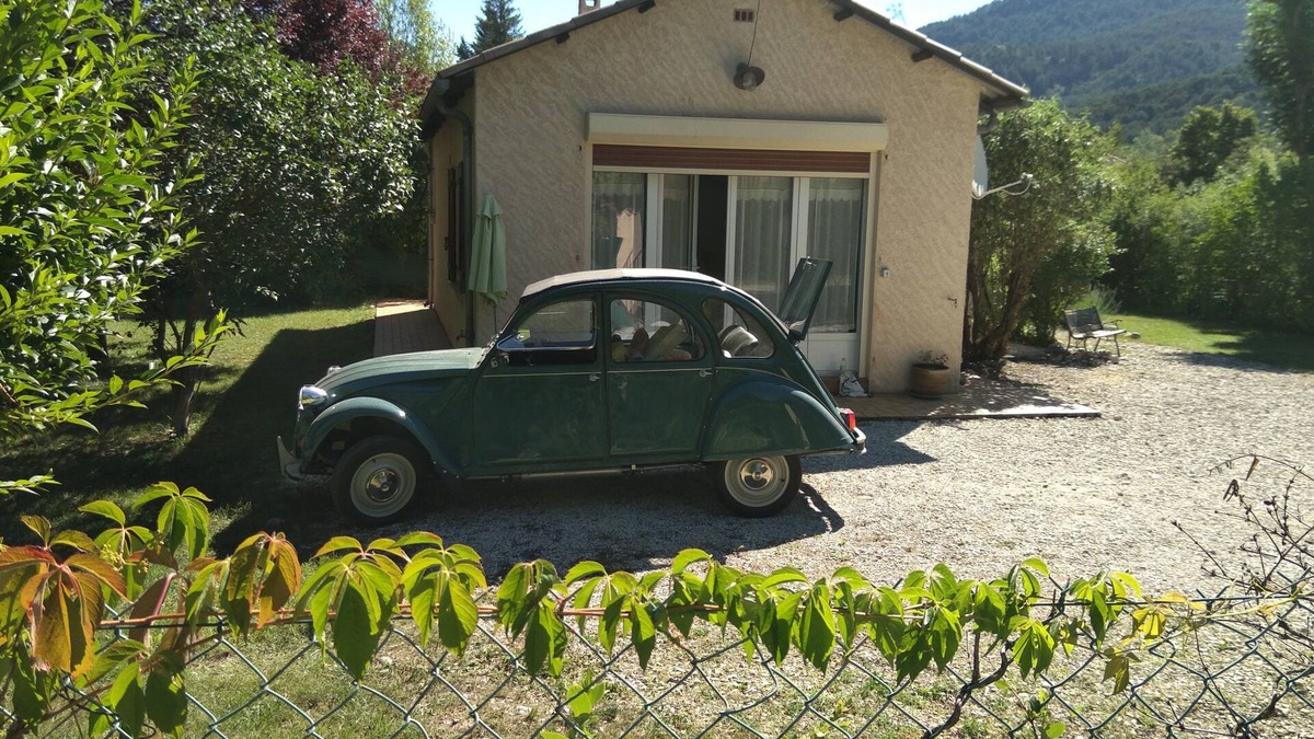 Castellane Villa | Lovely cottage has the entrance to the Verdon Gorges