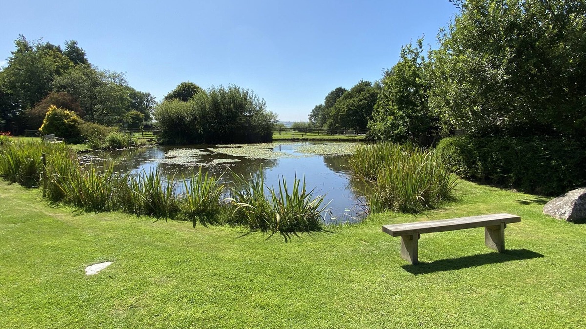 Callington Cottage | Lovely cottage in 4 acres - 2 lakes, hot tub, pool & sunny conservatory